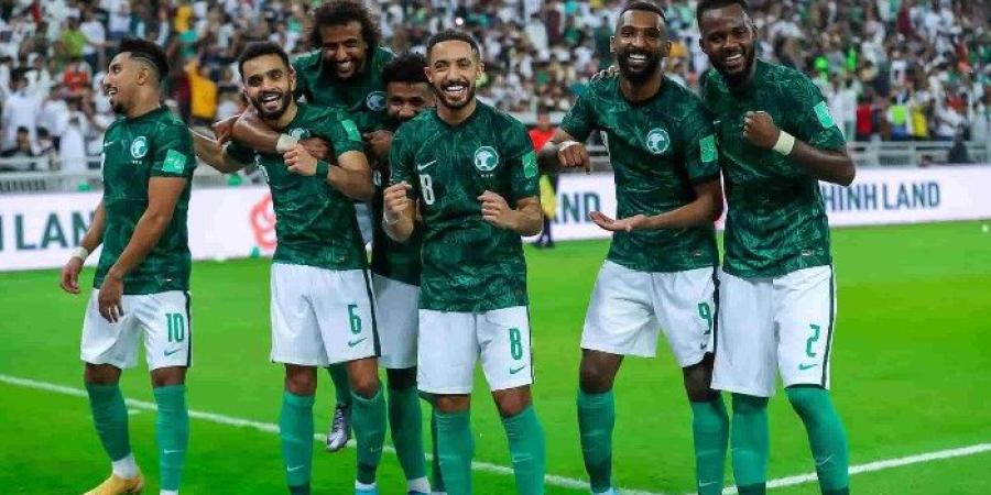 «الخبرة هتفرق»، المنتخب السعودي «حيران» بين رينارد ولوشيسكو لقيادة الأخضر