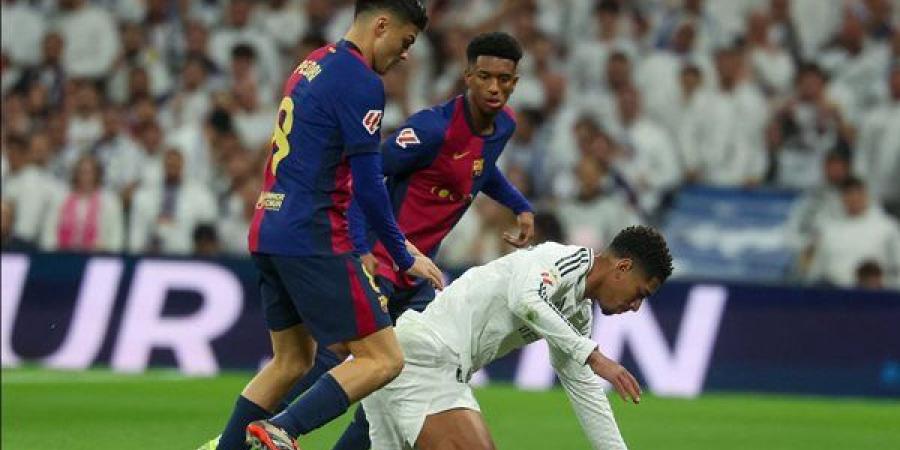 رافينيا
      يزيد
      من
      أوجاع
      ريال
      مدريد
      بالهدف
      الرابع
      لـ
      برشلونة