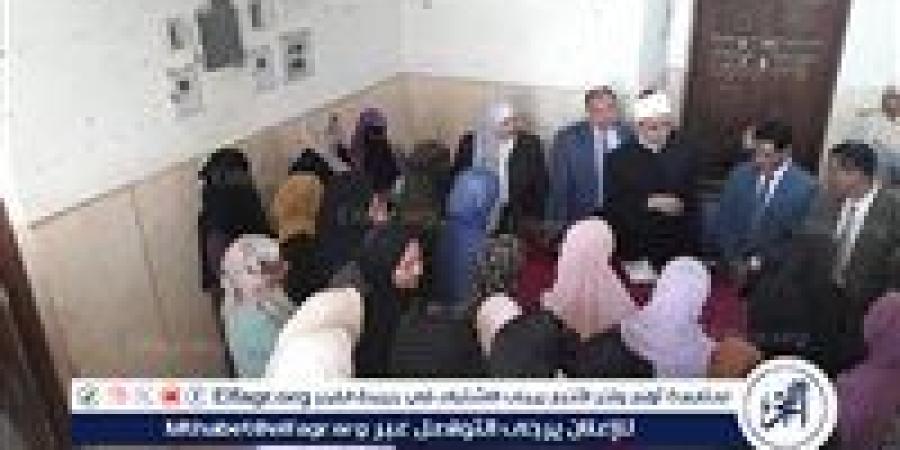 رئيس
      جامعة
      الأزهر
      ونائبه
      يتابعان
      حالة
      الطالبات
      بالمدينة
      الجامعية
      بطيبة