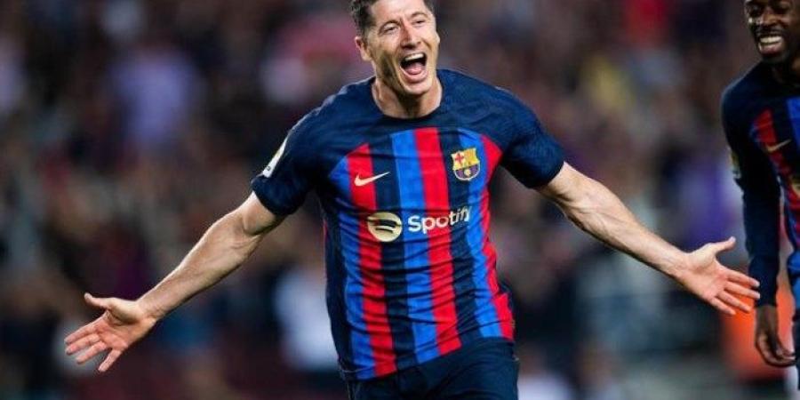 برشلونة يتقدم بالهدف الأول في شباك ريال مدريد عن طريق ليفاندوفيسكي