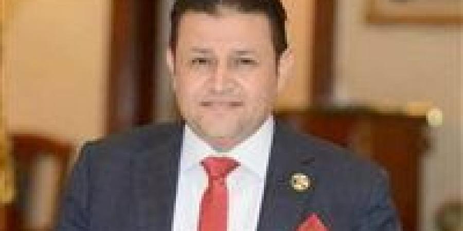 شحاتة
      أبو
      زيد:
      تكاتف
      الجبهة
      الداخلية
      الدرع
      الأول
      لحماية
      الأمن
      القومي..
      ورسائل
      الرئيس
      تعبر
      عن
      دقة
      المرحلة