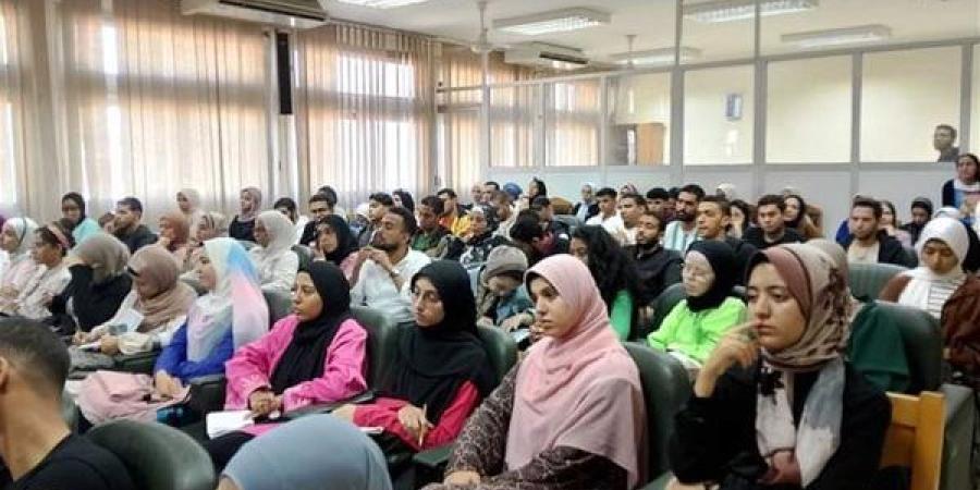 جامعة
      حلوان
      تختتم
      مبادرة
      ربط
      مشاريع
      التخرج
      بالصناعة
      في
      كلية
      العلوم