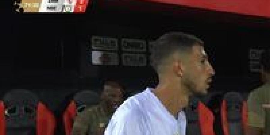 أحمد
      فتوح
      يعود
      للظهور
      لأول
      مرة
      مع
      الزمالك
      من
      جديد
      بعد
      خروجه
      من
      الحبس