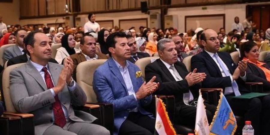 وزيرا
      الشباب
      والتضامن
      ومحافظ
      ...