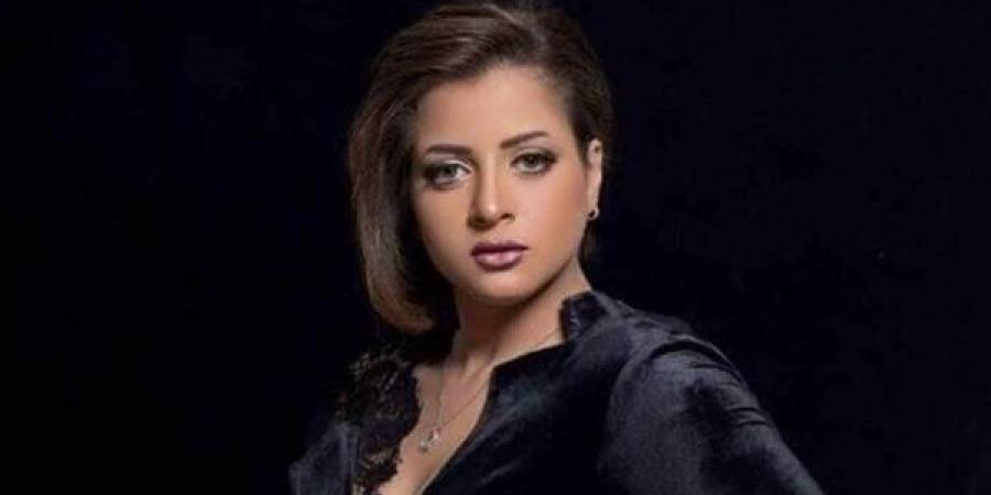 إحالة
      الفنانة
      منى
      فاروق
      إلى
      ...