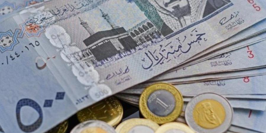 مع انطلاق موسم العمرة، أسعار الريال السعودي منتصف تعاملات اليوم