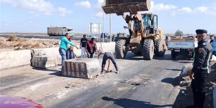 بعد
      حادث
      الـ
      12
      ضحية..
      حواجز
      ...