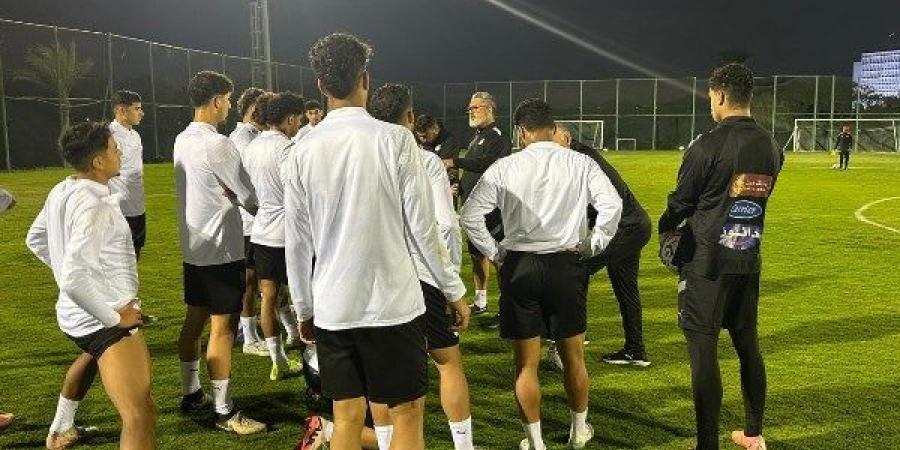 ميكالى يطالب لاعبي منتخب الشباب بالتركيز فى لقاء ليبيا