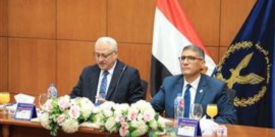 محافظ
      الجيزة
      ومدير
      الأمن
      يشهدان
      مراسم
      إجراء
      القرعة
      العلنية
      للحج