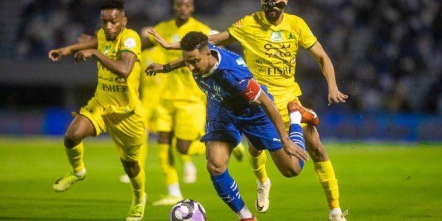 بعد
      خسارته
      من
      الخليج..
      صدارة
      الهلال
      لدورى
      روشن
      مهددة