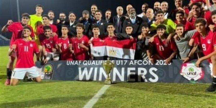 وزير
      الشباب
      يهنئ
      منتخب
      مصر
      للناشئين
      لفوزه
      بدورة
      شمال
      أفريقيا