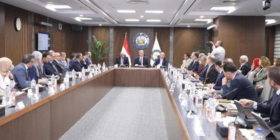 وزراء البترول والأعمال والكهرباء يبحثون الاستعداد لمؤتمر مصر الدولي للطاقة "إيجبس 2025"