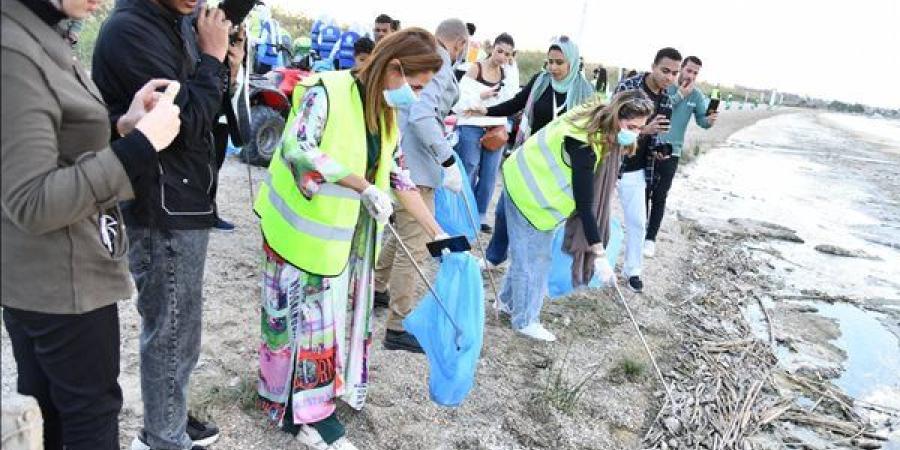 على
      هامش
      مهرجان
      الفيوم
      السينمائي
      الدولي..
      حملة
      لنظافة
      ساحل
      بحيرة
      قارون
      "صور"