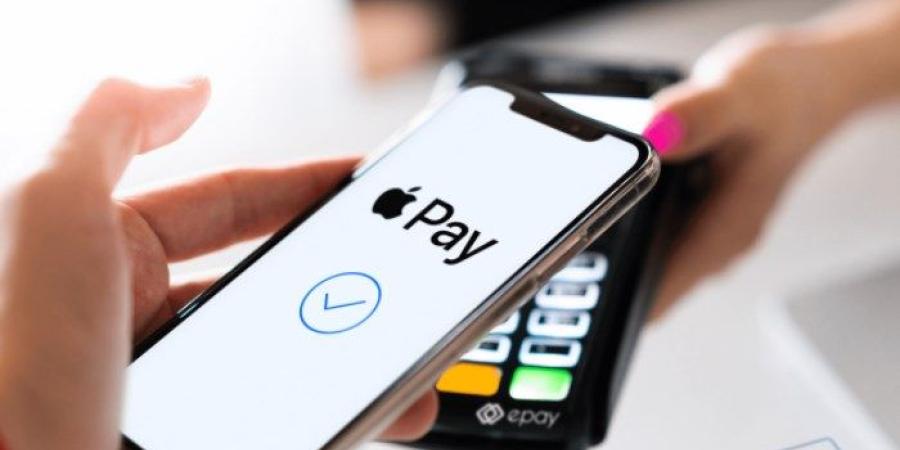 3 بنوك تبدأ تفعيل خدمة Apple Pay لإتمام عمليات الشراء دون تلامس