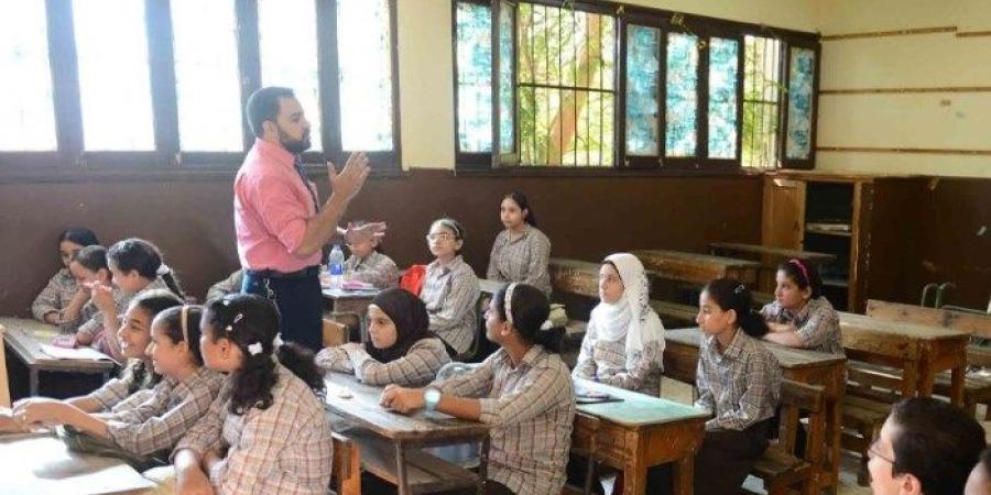 خبير تربوي لـ «الجمهور»: تعدي الطالب على المدرس عقوبته لفت النظر فقط