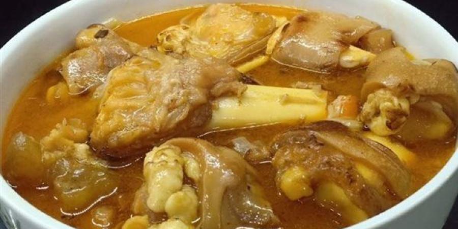 بخطوات
      بسيطة..
      طريقة
      عمل
      شوربة
      الكوارع