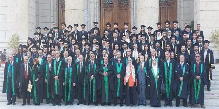 احتفالية
      جامعة
      القاهرة
      بتخريج
      دفعة
      2024
      من
      كلية
      الهندسة
      وتكريم
      رواد
      1974