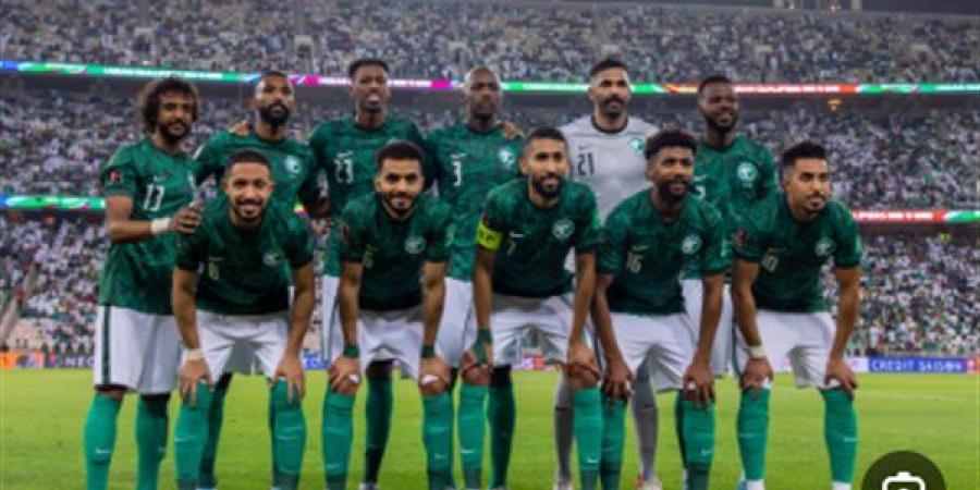 المنتخب
      السعودي
      يواصل
      تدريباته
      ...