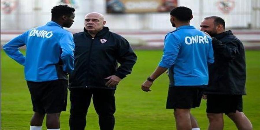 الدوري
      المصري..
      جروس
      يلقي
      محاضرة
      على
      لاعبي
      الزمالك
      قبل
      لقاء
      سيراميكا