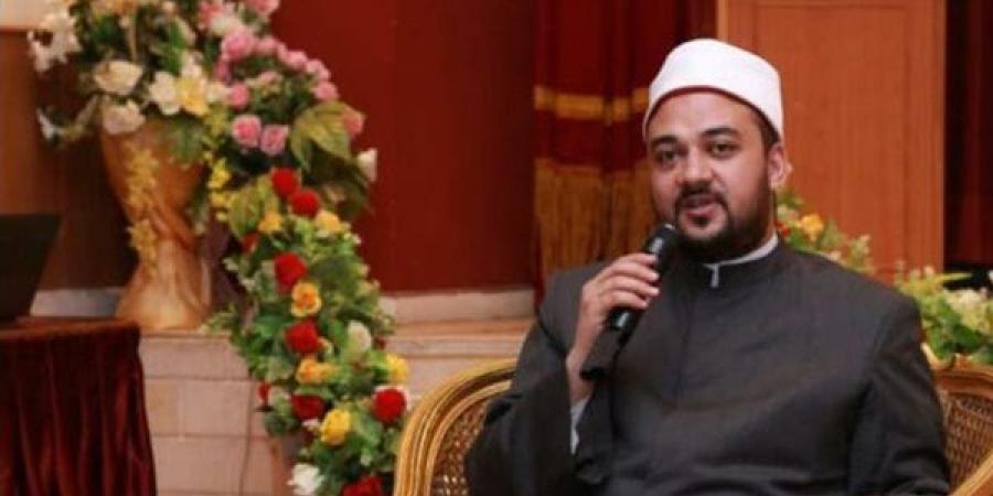 أحمد
      نبوي:
      الاهتمام
      بالحب
      والحنان
    ...