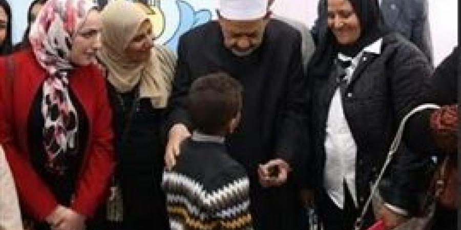 شيخ
      الأزهر
      يفتتح
      معهد
      «محمد
      عطيتو»
      بالأقصر
      ..
      ويشارك
      التلاميذ
      فرحتهم