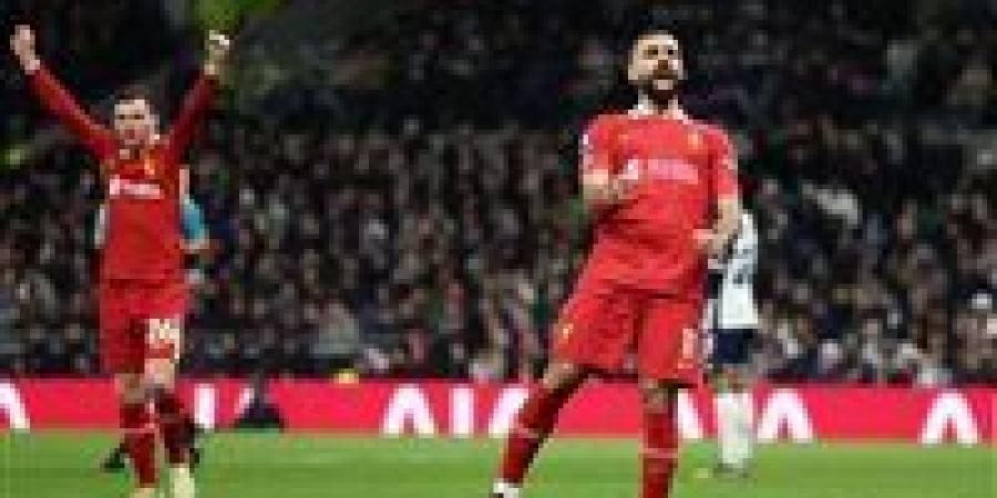 جماهير
      ليفربول
      تكافئ
      محمد
      صلاح
      بعد
      تألقه
      أمام
      توتنهام