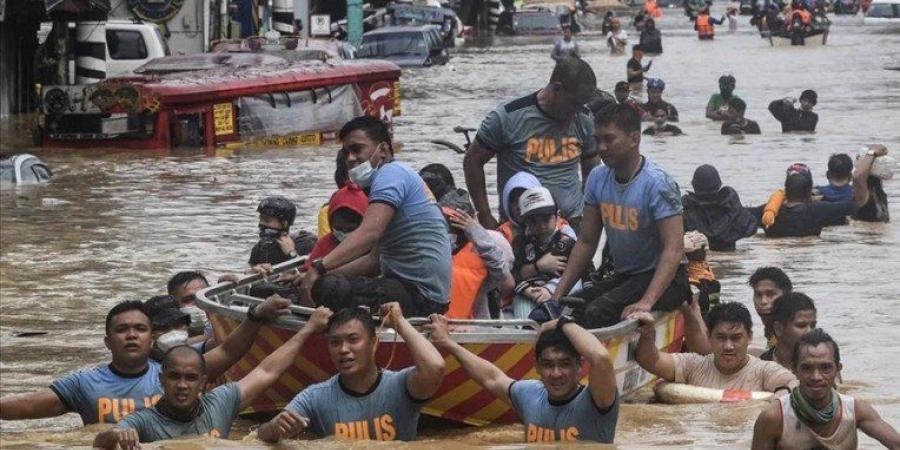 إجلاء
      مئات
      الأشخاص
      من
      3
      مناطق
      في
      الفلبين
      جراء
      الفيضانات
      الضخمة