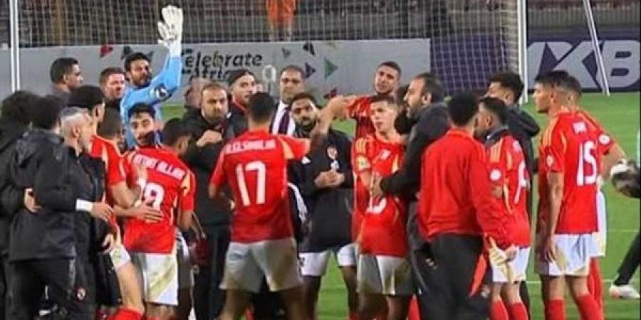 دوري
      أبطال
      إفريقيا|
      ''في
      حاجة
      مش
      طبيعية''..
      شوبير
      يوجه
      رسائل
      لجماهير
      الأهلي