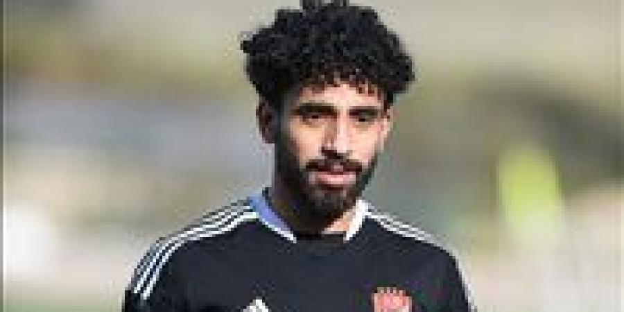 نادي
      عجمان
      الإماراتي
      ينفى
      التعاقد
      مع
      مروان
      عطية
      لاعب
      النادي
      الأهلي