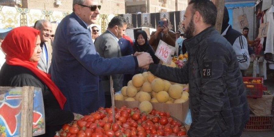 محافظ الغربية يتابع أسواق "اليوم الواحد" ويؤكد استمرارها لدعم المواطنين