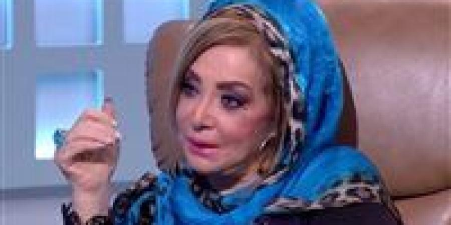 شهيرة
      ترد
      على
      منتقدين
      مي
      فاروق:
      هتتشدوا
      من
      لسانكم
      على
      النار..
      انتم
      مالكم