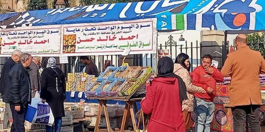 عضو
      بالجمعية
      المصرية
      للاقتصاد:
      أسواق
      اليوم
      الواحد
      أحد
      آليات
      تطوير
      التجارة
      الداخلية