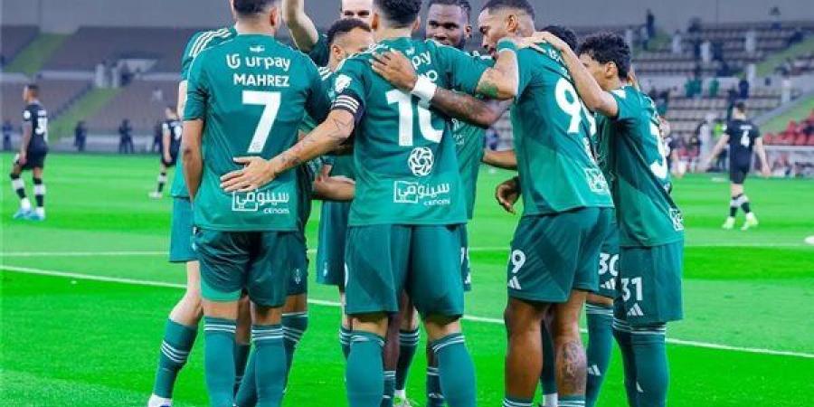 الأهلي
      يهزم
      الشباب
      بثلاثية
      في
      الدوري
      السعودي