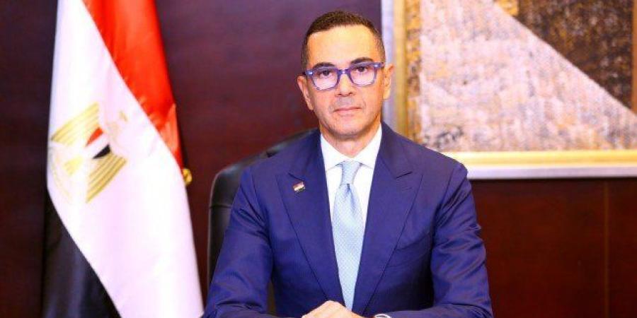 مصر:
      وزير
      الاستثمار
      يلتقى
      ممثلى
      شركة
      كينجدم
      لاستعراض
      مشروع
      إنشاء
      مصنع
      لصناعة
      الكتان