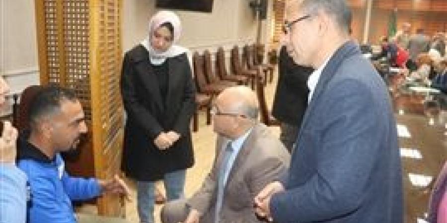 محافظ
      القليوبية
      يعقد
      اللقاء
      الجماهيري
      بالديوان
      العام
      لحل
      مشاكل
      المواطنين