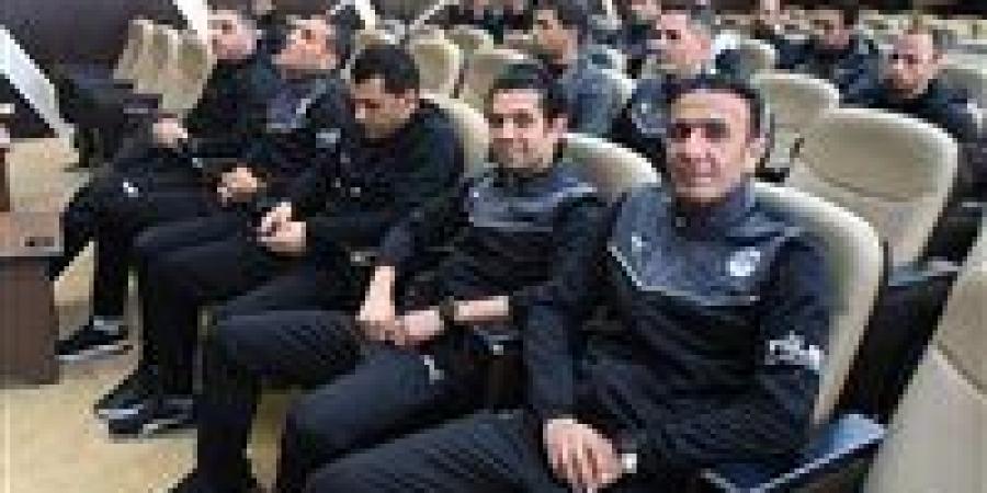 بمقر
      الاتحاد
      المصري
      لكرة
      القدم..
      محاضرة
      فنية
      للحكام
      بعد
      مباريات
      الأسبوعين
      9
      و
      10
      للدورى
      الممتاز