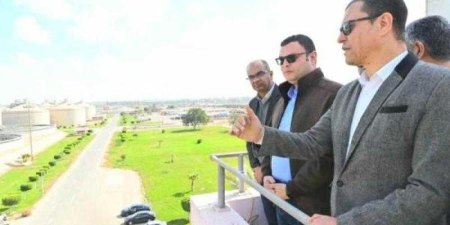 وزير
      الإسكان
      يتفقد
      محطة
      معالجة
      مياه
      الصرف
      الصحي
      بالجبل
      الأصفر