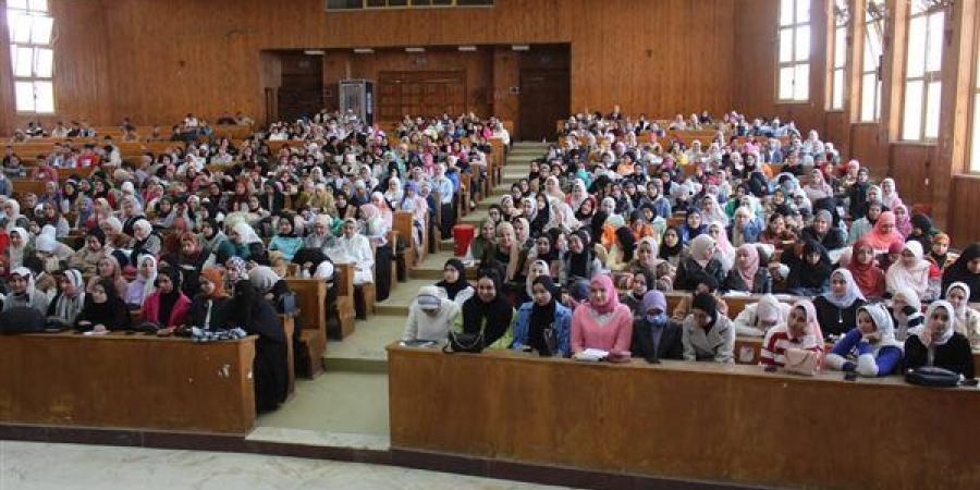 رئيس
      جامعة
      المنصورة:
      انتظام
      الدراسة
      في
      أول
      يوم
      من
      الفصل
      الدراسي
      الثاني