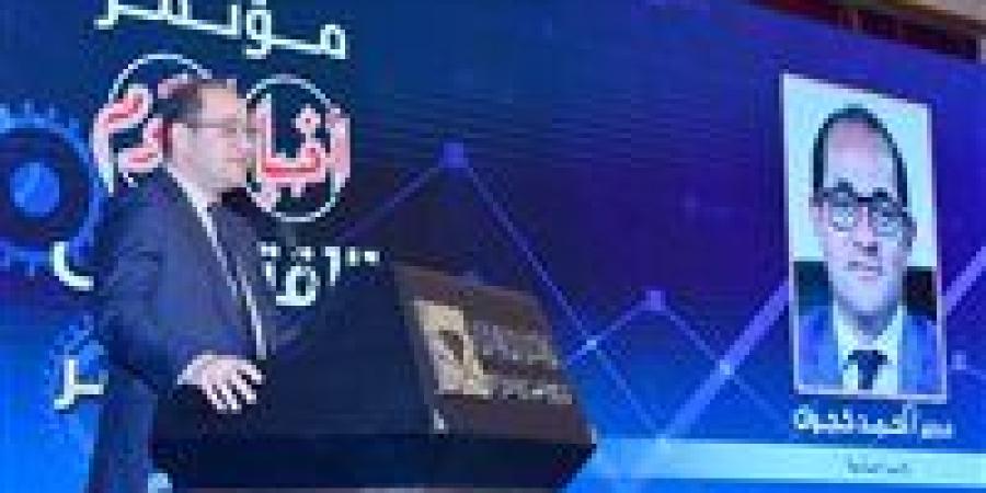 وزير
      المالية:
      جهود
      ضخمة
      للنهوض
      بالصناعة
      والاستثمار