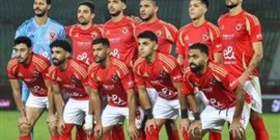 الأهلي
      يفرض
      حظراً
      إعلامياً
      على
      لاعبيه
      قبل
      مواجهة
      الزمالك
      فى
      القمة