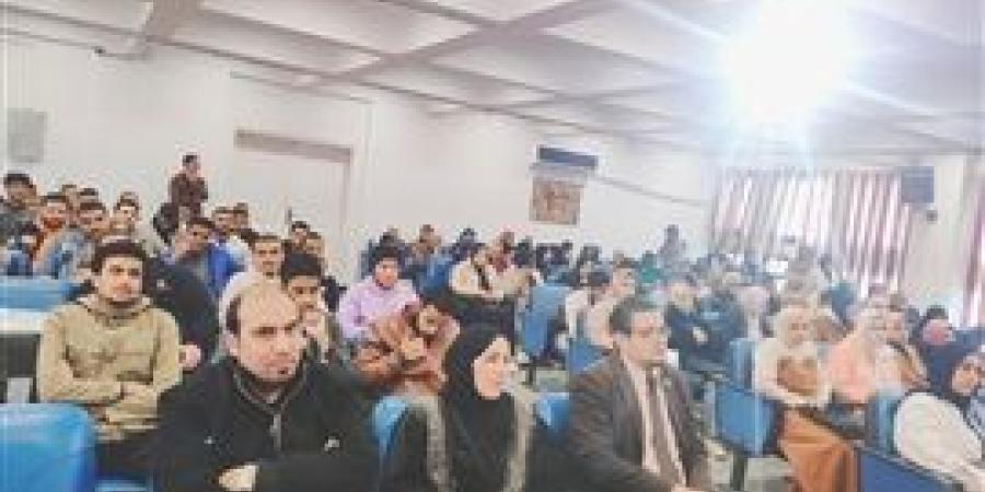 جامعة
      دمنهور
      تعقد
      فعاليات
      الندوة
      الشعرية
      "مصر
      التي
      في
      خاطري"
      بحضور
      الشاعرة
      الغنائية
      مريم
      توفيق