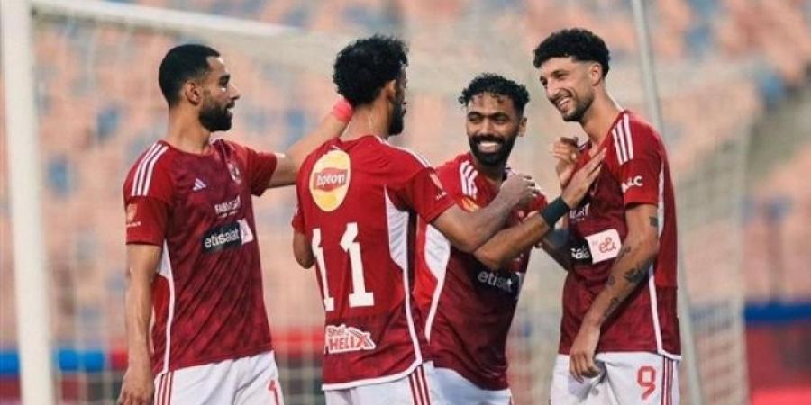 الأهلي
      يستعد
      لمواجهة
      طلائع
      الجيش
      في
      الدوري