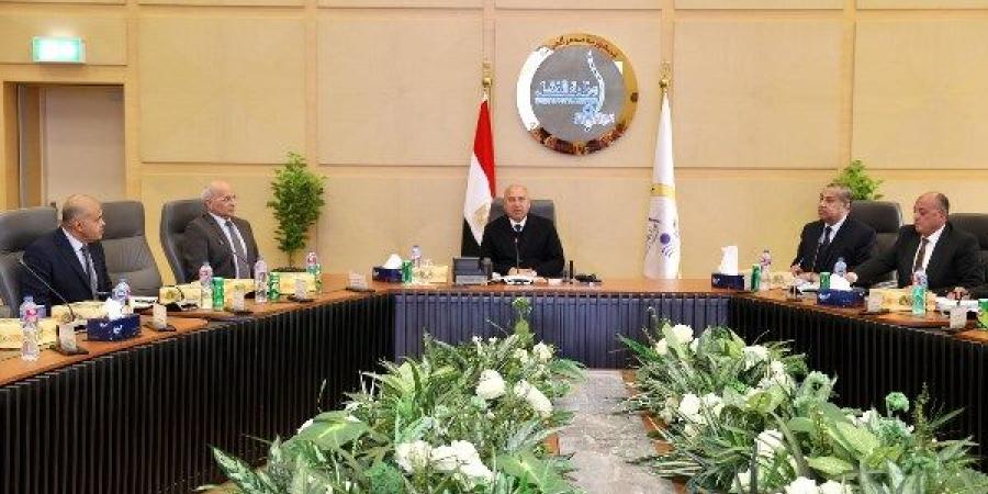 " الوزير" يترأس اجتماع الجمعية العامة للشركة القابضة لمشروعات الطرق