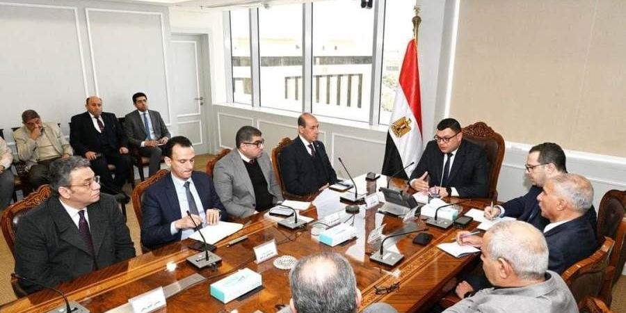 وزير
      الإسكان:
      تقديم
      كل
      الدعم
      لمبادرة
      «بيتك
      فى
      مصر
      »
      لتوفير
      الوحدات
      السكنية
      للمصريين
      فى
      الخارج