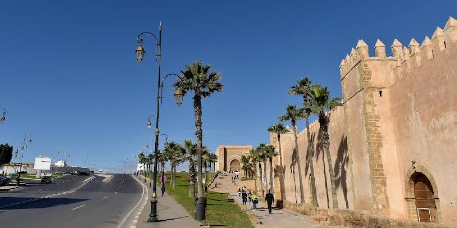 بنيس
      ينبه
      إلى
      "تراجع
      القيم"
      ويوصي
      بـسياسة
      هوياتية
      جديدة
      بالمغرب