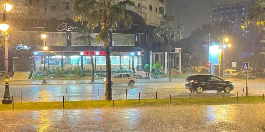 طنجة
      في
      حالة
      تأهب
      لمواجهة
      الأمطار