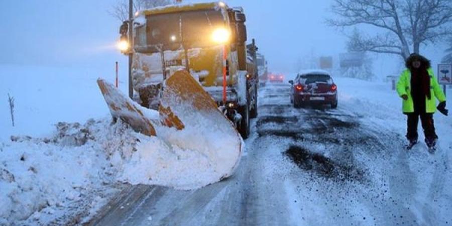 إفران : إعادة فتح عدة محاور طرقية أغلقت إثر تساقطات ثلجية