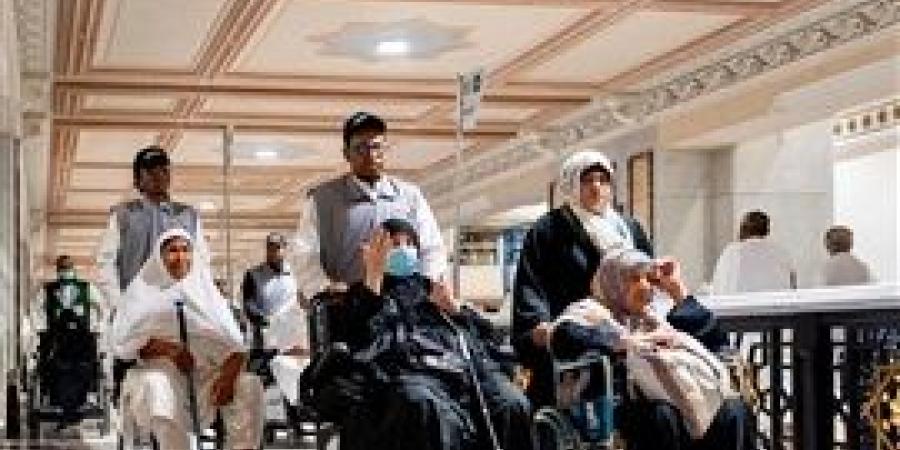 خدمات
      متنوعة
      بالحرمين
      الشريفين
      على
      مدار
      الساعة
      لتوفير
      بيئة
      مريحة
      للمصلين