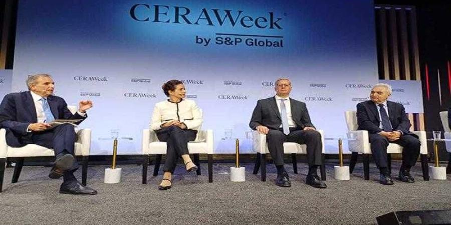 وزير
      البترول
      يشارك
      فى
      مؤتمر
      CERAWEEK
      العالمى
      للطاقة
      فى
      هيوستن