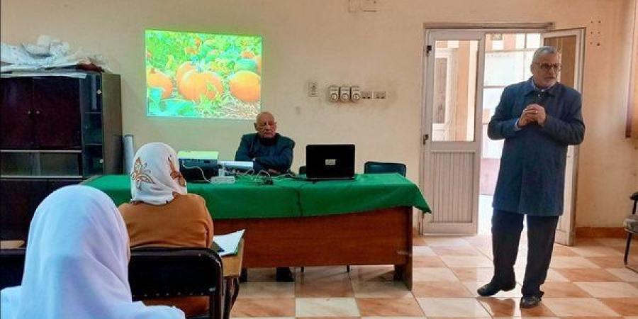 محافظ
      أسيوط:
      مواصلة
      تنظيم
      ندوات
      الإرشاد
      الزراعي